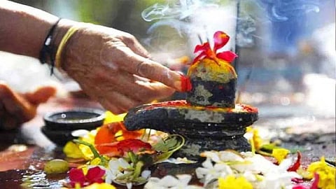 सोमवार के दिन इस विधि से करें देवाधिदेव महादेव की पूजा, मिलेगा शिव-शक्ति का अभय वरदान