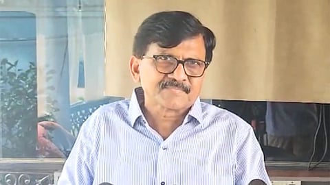 महाराष्ट्र में शिवसेना यूबीटी कार्यकर्ता के दूसरी पार्टी की ओर रूख कर रहे है। शिवसेना-UBT के सचिव संजय लाखे पाटील के बाद अब भास्कर जाधव भी पार्टी छोड़ने की फिराक में दिख रहे हैं।