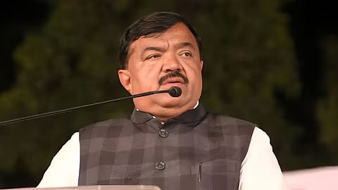 नासिक में शिवसेना यूबीटी ने अपने उपनेता सुधाकर डगुजर को पार्टी से निकाल दिया है। पार्टी के इस फैसले के बाद सुधाकर बजगुजर ने पार्टी के प्रति अपनी नाराजगी व्यक्त की और पूरा मामला बताया।