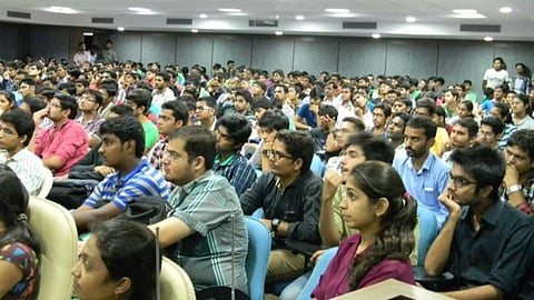 आज शाम को यूपीएससी की प्रीलिम्स एग्जाम का रिजल्ट आउट हो गया है। इस एग्जाम में 14,161 उम्मीदवारों का सिलेक्शन हुआ है। इस बार 1100 से ज्यादा खाली पदों पर भर्ती हुई हैं।