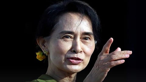 चुनाव जीतीं पर फिर भी नहीं बन सकीं राष्ट्रपति, जानिए म्यांमार की 'आयरन लेडी' आंग सान सू की दर्दनाक दास्तान