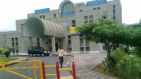 मेरठ यूनिवर्सिटी के रिजल्ट में बड़ा घोटाला: 70 में 78 और 100 में 102 नंबर! छात्रों में गुस्सा, कार्रवाई की मांग तेज