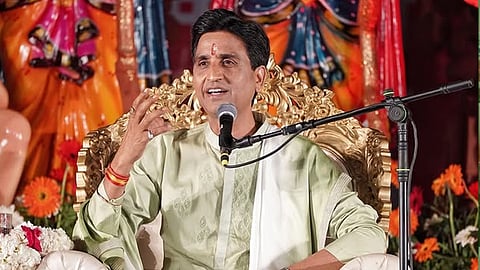 'ब्राह्मण ने नहीं लिखी रामायण-महाभारत', कुमार विश्वास ने किया कथावाचकों का बचाव