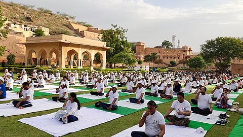 अंतरराष्ट्रीय योग दिवस: दिल्ली एनसीआर की इन जगहों होगी योग का आयोजन, जुटेंगे हजारों लोग