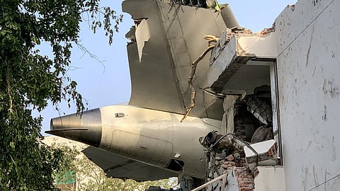 अहमदाबाद प्लेन हादसे के शिकार पीड़ितों के लिए टाटा संस ने एक ट्रस्ट बनाने की तैयारी शुरु कर दी है। बताया जा रहा है कि इस ट्रस्ट ने एयर इंडिया हादसे के लिए 500 करोड़ का ट्रस्ट बनाया है।
