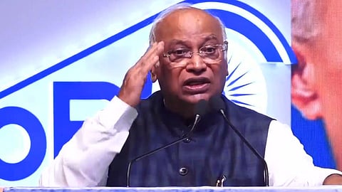 कांग्रेस: 'संघ और भाजपा ज़हर की तरह हैं...', कांग्रेस के ओबीसी न्याय महासम्मेलन में कांग्रेस अध्यक्ष खड़गे ने कहा