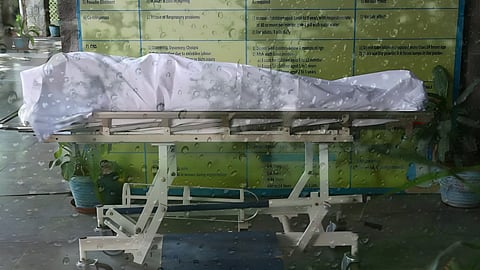 1 घंटे तक भारी बारिश में भीगता रहा शव