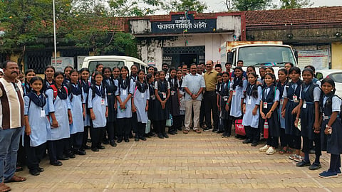 गड़चिरोली में छात्रों ने शिक्षक की मांग को लेकर दिया धरना, स्कूल में जड़ा ताला
