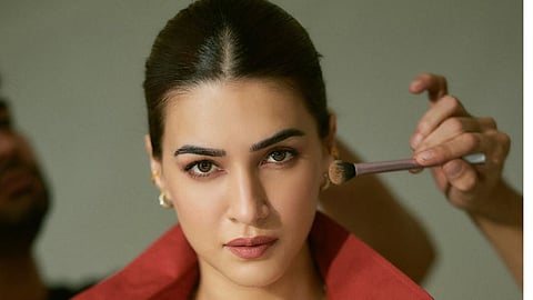 एक्टिंग ही नहीं बिजनेस में भी अव्वल हैं कृति सेनन, व्यापार जगत में बड़ी कामयाबी