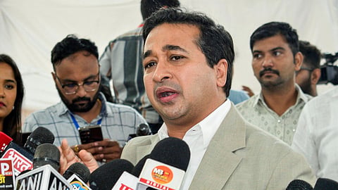 Nitesh Rane on Marathi Language: महाराष्ट्र में एक बार फिर भारतीय जनता पार्टी के मंत्री नितेश राणे अपने विवादित बयान से चर्चा का विषय बन गए है। उनके इस बयान के बाद राज्य में फिर घमासान शुरू हो गया है।