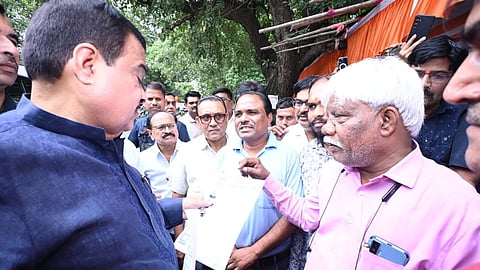 टैक्सी चालक पहुंचे नितिन गडकरी के 'दरबार', बोले- नहीं सुन रहा परिवहन विभाग