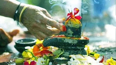 सावन के पहले दिन शिवलिंग पर इन चीजों से करें भोलेनाथ का अभिषेक, होगी शिव कृपा