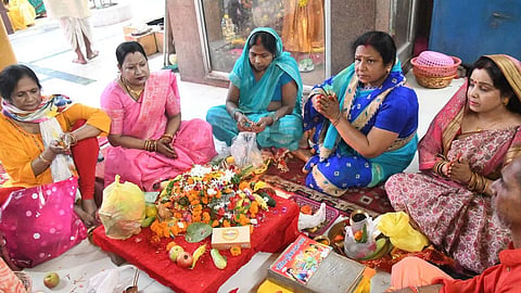 जितिया व्रत की आ गई सटीक तिथि, नोट कर लीजिए पूजा का शुभ मुहूर्त और महिमा