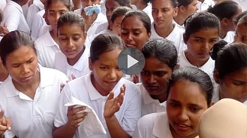 VIDEO: ट्रेनिंग सेंटर से 600 महिला सिपाही रोते हुए निकलीं, कहा- बाथरूम में कैमरे