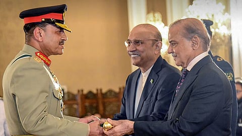 मुनीर बनेंगे राष्ट्रपति? शहबाज से मुलाकात के बाद सियासत गरम, पाक में हलचल तेज