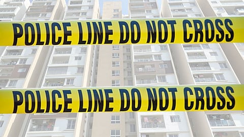 मुंबई में एक टीवी अभिनेत्री के घर दर्दनाक हादसा हो गया। अभिनेत्री के बेटे ने 57वीं मंजिल से कूद कर अपनी जान दे दी, जिसके बाद घर में मातम का माहौल पसर गया। वहीं अभिनेत्री ने अपना इकलौता बेटा खो दिया।