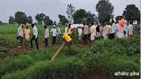 आदिवासी समाज के लिए शमशान घाट नहीं (pic credit; social media)