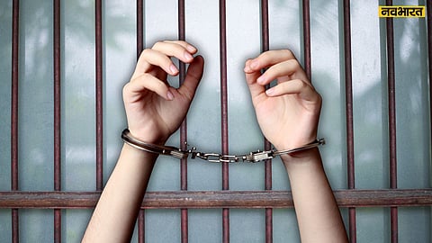 Nagpur Crime News: नागपुर में अपराधों की संख्या बढ़ती ही जा रही है। एक ओर तड़पीर अपराधियों ने शहर में हंगामा खड़ा कर रखा है। तो वहीं दूसरी ओर शिक्षिका से धोखाधड़ी का मामला सामने आया है।