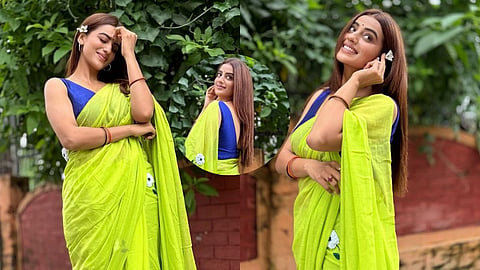 बालों में फूल लगाकर शर्माई अक्षरा सिंह, ट्रेडिशनल अवतार से जीता फैंस का दिल
