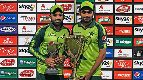 ...तो इस वजह से बाबर-रिजवान हुए एशिया कप से बाहर, PAK के मुख्य कोच ने की 'स्ट्राइक'