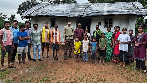 Gadchiroli News: गड़चिरोली जिले के पोटेगांव क्षेत्र में एक निराधार वृद्ध महिला को अपना जीवनयापन करने के लिए पुलिस ने मदद का हाथ आगे बढ़ाया। वृद्ध महिला को पोटेगांव पुलिस ने गोद लिया है।