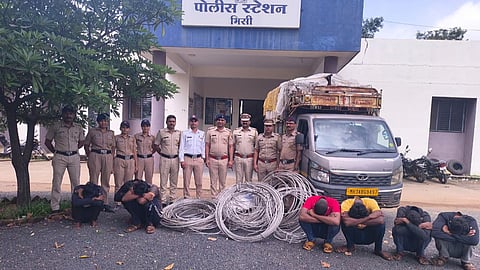 Crime News: चंद्रपुर जिले में भिसी पुलिस ने बड़ी कार्रवाई करते हुए 24 घंटे में 7 आरोपियों को ढूंढ निकाला। भिसी पुलिस ने एल्युमीनियम तार की चोरी के आरोप में बड़ी कार्रवाई की।