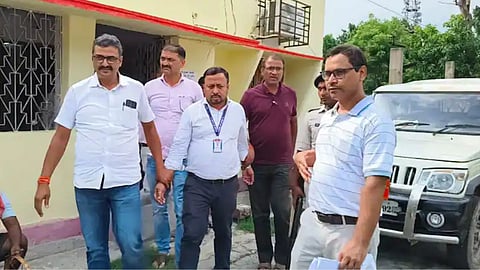 बेतिया: घूसखोर जिला मत्स्य पदाधिकारी गिरफ्तार, 1 लाख की रिश्वत लेते धराए