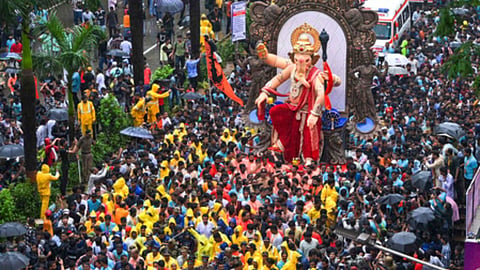 गणेश पंडालों को आवासीय दरों पर अस्थायी बिजली कनेक्शन देगी अदाणी इलेक्ट्रिसिटी