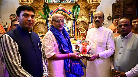 CP राधाकृष्णन पहुंचे सिद्धिविनायक मंदिर