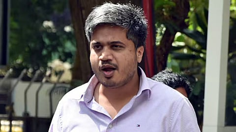 Rohit Pawar in Nagpur: एनसीपी-एसपी के महासचिव रोहित पवार ने नागपुर में महायुति की सरकार पर गंभीर आरोप लगाए है। उन्होंने कहा कि ये सरकार के नियम अलग है।