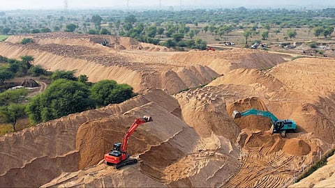 अवैध रेत खनन पर तत्काल रोक लगाएं