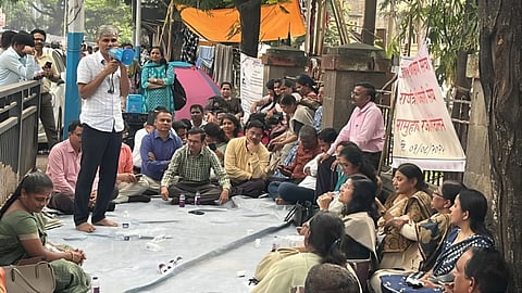 Maharashtra Education Service Gazetted Officers Association Started Hunger Strike
