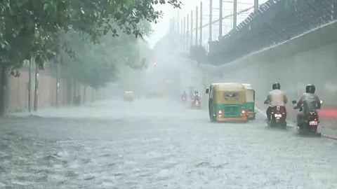 महाराष्ट्र में बारिश का रेड और ऑरेंज अलर्ट