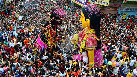 नागपुर के प्रसिद्ध मारबत फेस्टिवल की खूबसूरत तस्वीरें, सड़कों पर उमड़ी भीड़