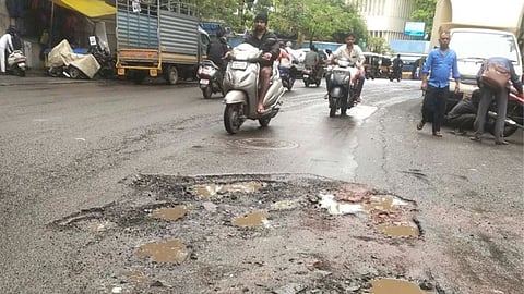 Nagpur News: नागपुर को फाइलों में स्मार्ट सिटी बनाने के लिए कई तरह के प्रयास किए जा रहे है। लेकिन जमीनी स्थिति देखी जाए तो असलियत इससे कोसों दूर दिखाई पड़ती है।
