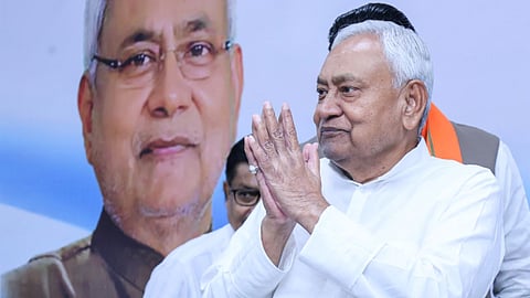 NDA-'INDIA' बिहार में डटा; नीतीश कुमार ने बनाया अचानक दिल्ली का प्रोग्राम, सियासी हलचल तेज