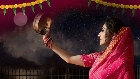 साल 2025 करवा चौथ की आ गई सही तिथि, नोट कर लीजिए शुभ मुहूर्त और इसकी महिमा
