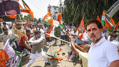Video: भाजपा-कांग्रेस में भिड़ंत, झंडे का डंडा बना हथियार; भड़के राहुल गांधी बोले- मारो-तोड़ो...