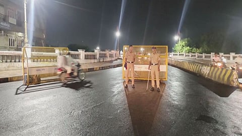रेलवे उड़ानपुल बंद, ट्रैफिक जाम