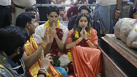 सिद्धार्थ मल्होत्रा-जाह्नवी कपूर पहुंचे उज्जैन के महाकाल मंदिर, फैंस बोले- परम सुंदरी होगी सुपरहिट