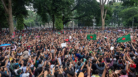 यूनुस की मुश्किलें बढ़ी, अनियमितताओं के खिलाफ सड़कों पर उतरे छात्र, ढाका-बरिशाल हाईवे जाम