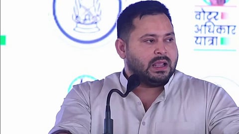 वोट की चोरी नहीं डकैती...सासाराम में बीजेपी पर बरसे तेजस्वी यादव, बोले- चूना नहीं रगड़ने देंगे