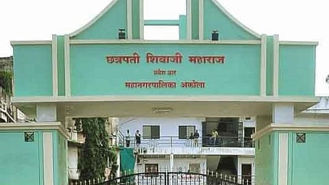 Akola News: अकोला महानगरपालिका की बाजार वसूली से संबंधित निविदा प्रक्रिया के प्रस्ताव को मनपा प्रशासक डा. सुनील लहाने ने मंजूरी दे दी है। कुछ दिनों में निविदाएं प्रकाशित की जाएंगी।