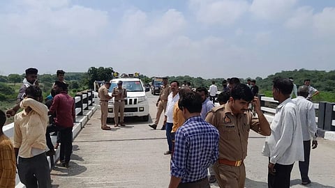 पारिवारिक विवाद का दर्दनाक अंत, दो मासूम बेटियों को पिता ने यमुना नदी में फेंका, खुद भी लगाई छलांग