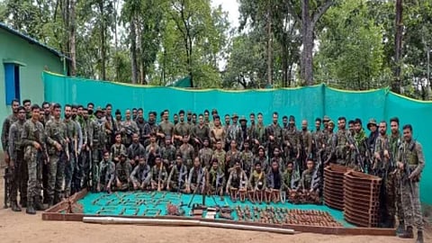 छत्तीसगढ़: नक्सलियों की साजिश नाकाम, कोईमेंटा पहाड़ी से भारी मात्रा में हथियार और विस्फोटक बरामद
