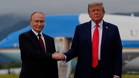 अमेरिका के राष्ट्रपति Donald Trump ने हाल ही में रूसी राष्ट्रपति Valdamir Putin के साथ मुलाकात की है। जिसके बाद उन्होंने भारत पर से एडिशनल टैरिफ हटाने का संकेत दिया है।