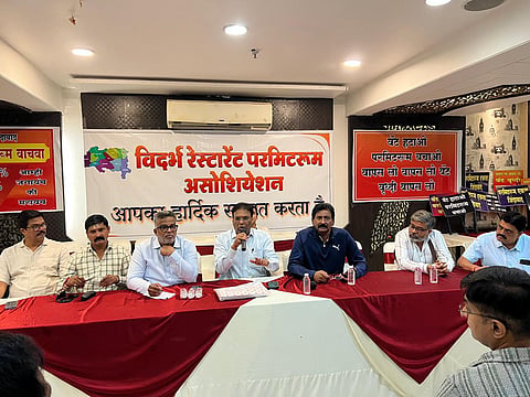महाराष्ट्र के मराठवाड़ा इलाके में 10 साल पहले दुष्काल आने के कारण तत्कालीन सरकार के द्वारा परमिट रूम पर 5 फीसदी सरचार्ज लगाया गया था। हालांकि बाद में इसे वैट के तौर पर ट्रांसफर कर दिया गया है।