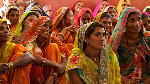 पुणे जिला परिषद ने महिला सशक्तिकरण के लिए एक ऐतिहासिक कदम उठाने का फैसला लिया है। अब तलाकशुदा, अविवाहित और विधवा महिलाओं को स्वतंत्रता दिवस पर झंडा फहराने का सौभाग्य दिया जाएगा।