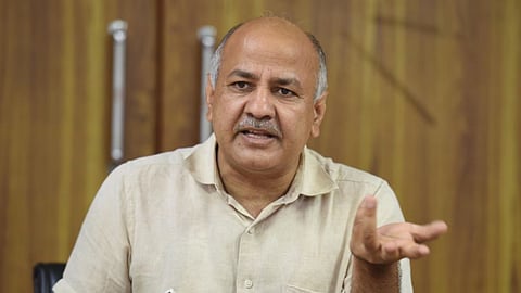 उन्हें ताली बजवाने ले गए थे; सिसोदिया ने PM मोदी को किससे माफी मांगने के लिए कहा?