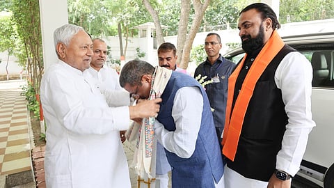 bjp-crisis-manager-dharmendra-pradhan-meets-nitish-kumar-bihar-politics
